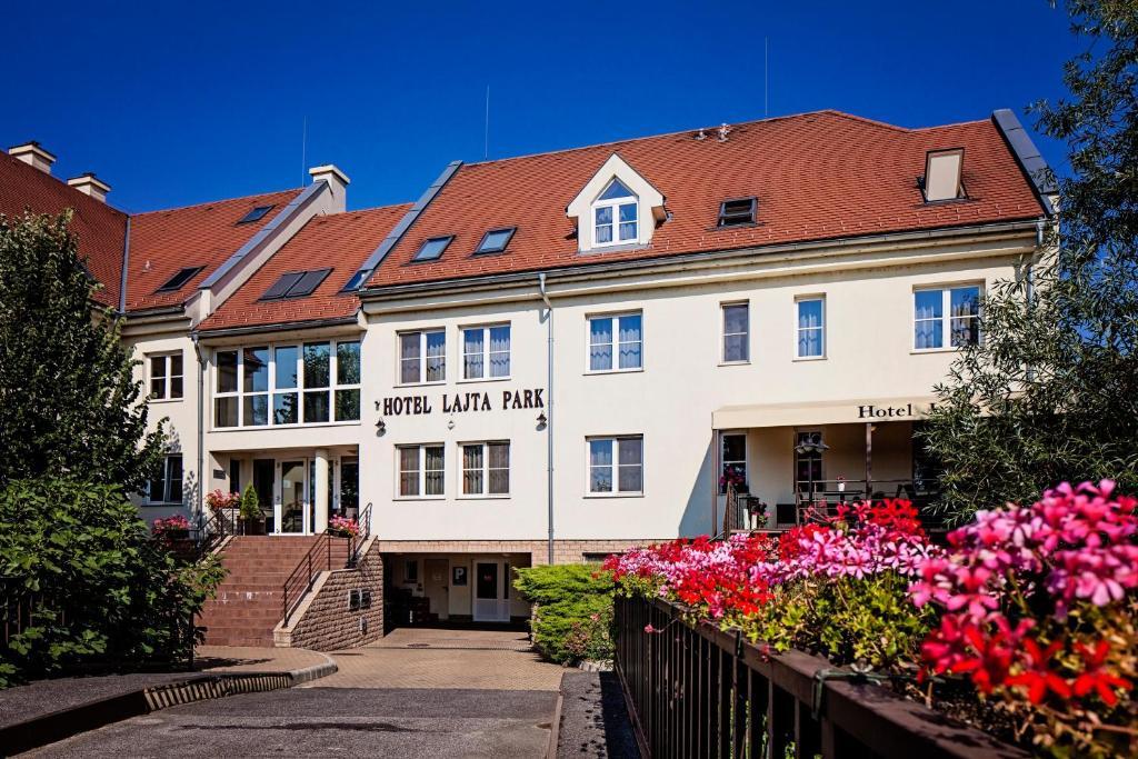 Hotel Lajta Park Mosonmagyarovar Exterior photo