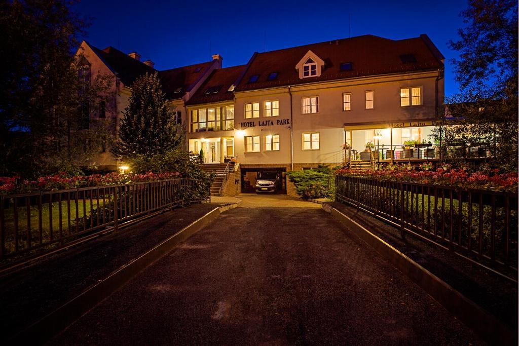 Hotel Lajta Park Mosonmagyarovar Exterior photo